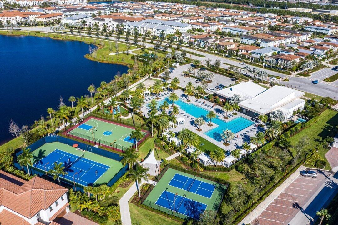 Clubhouse_air_tennis