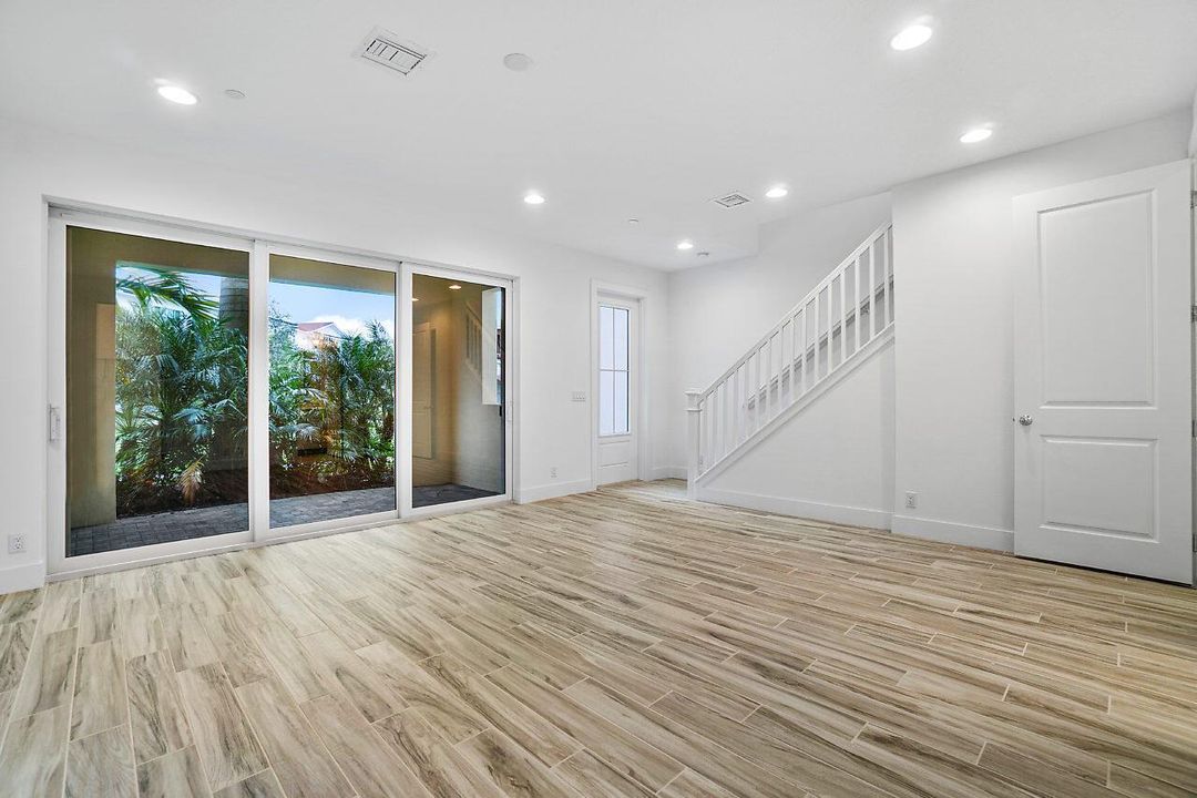 Office/Den/Entry Level