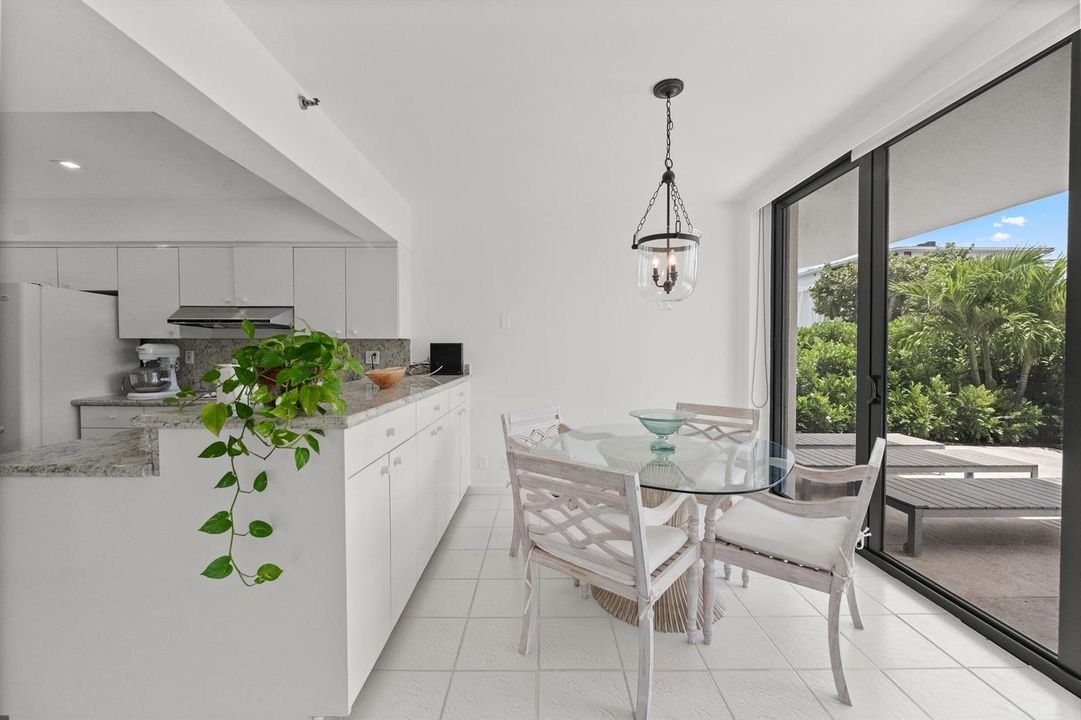 Kitchen/Breakfast Area