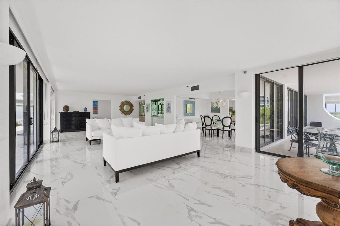 Living/Dining Area