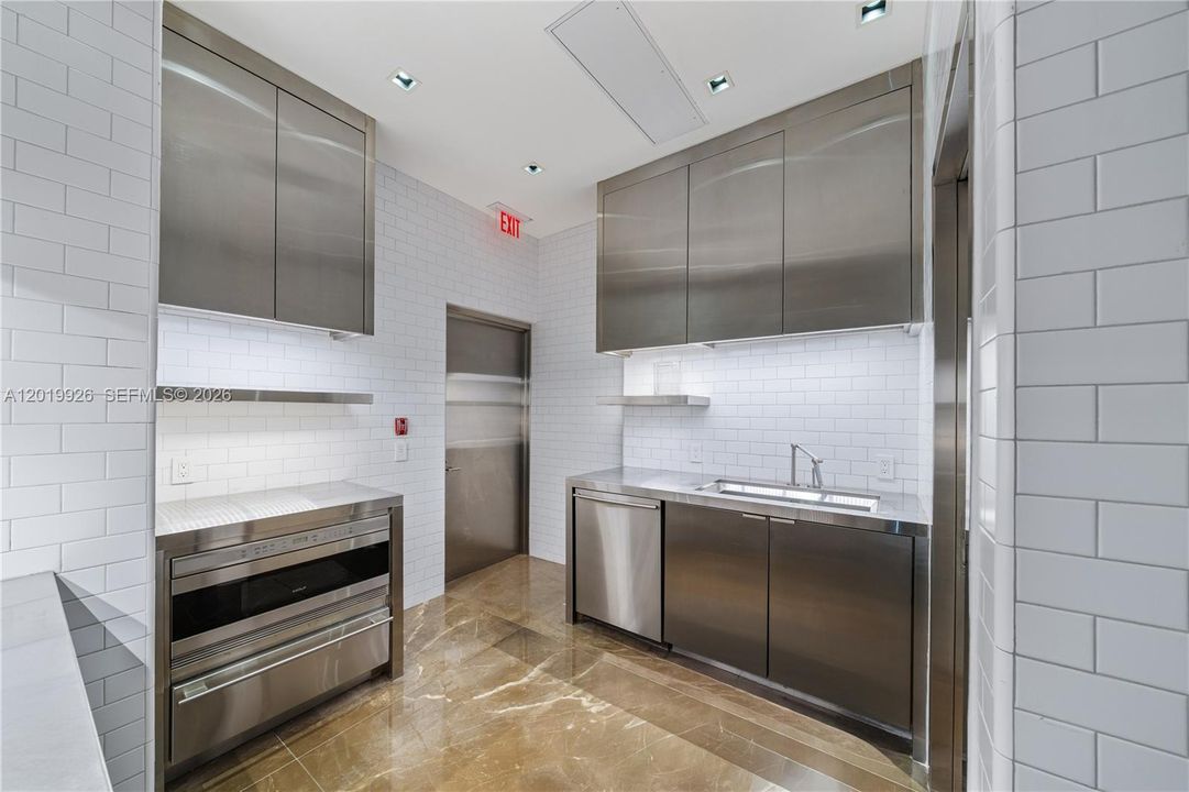 For Sale: $78,000,000 (5 beds, 4 baths, 9049 Square Feet)