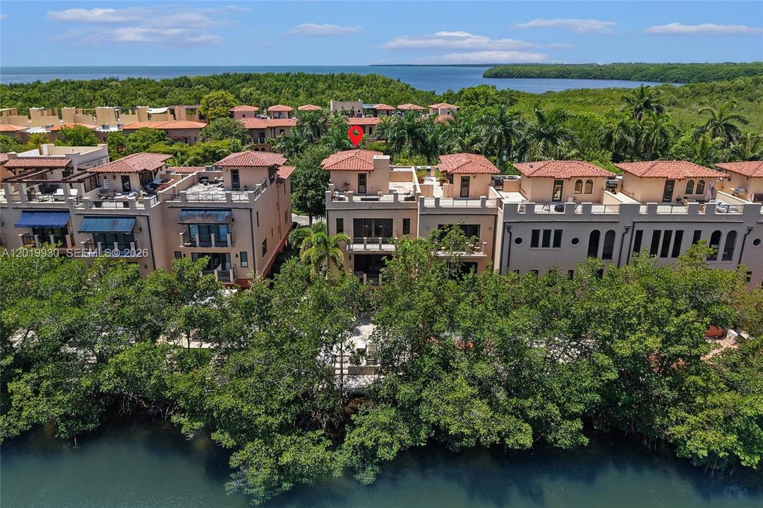 В аренду: $16,000 (4 спален, 3 ванн, 4800 Квадратных фут)