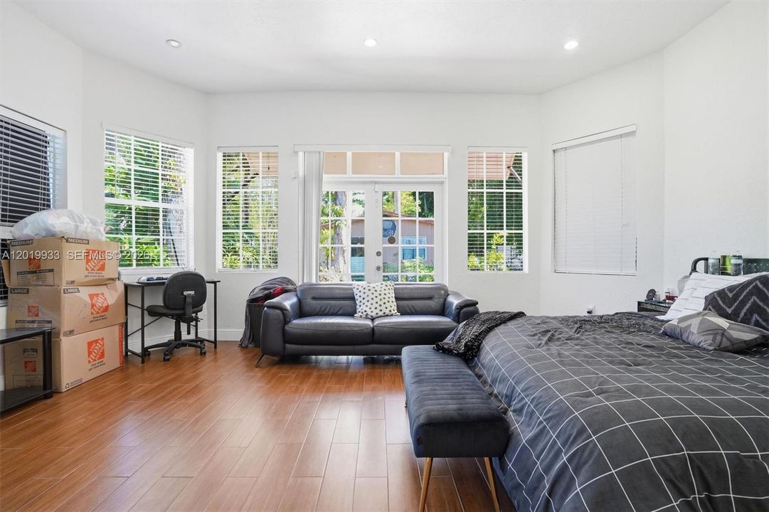 For Sale: $1,367,000 (7 beds, 5 baths, 3684 Square Feet)