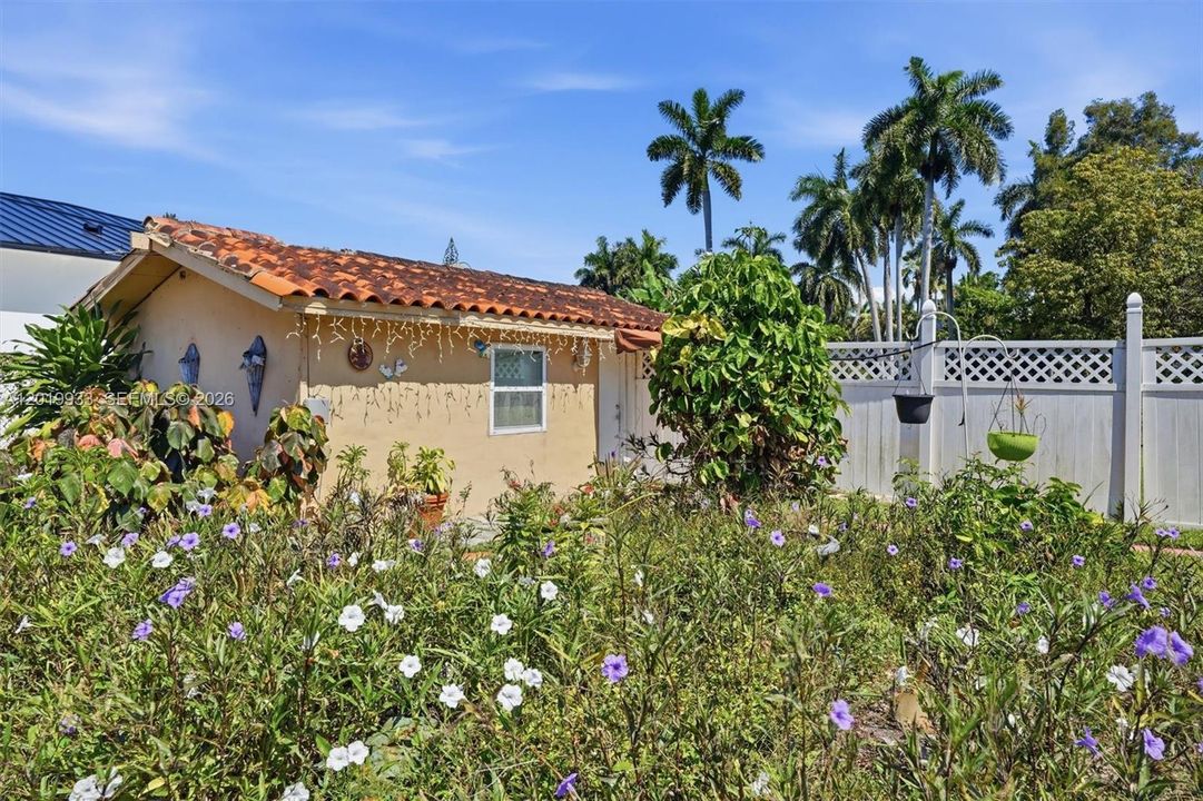 For Sale: $1,367,000 (7 beds, 5 baths, 3684 Square Feet)