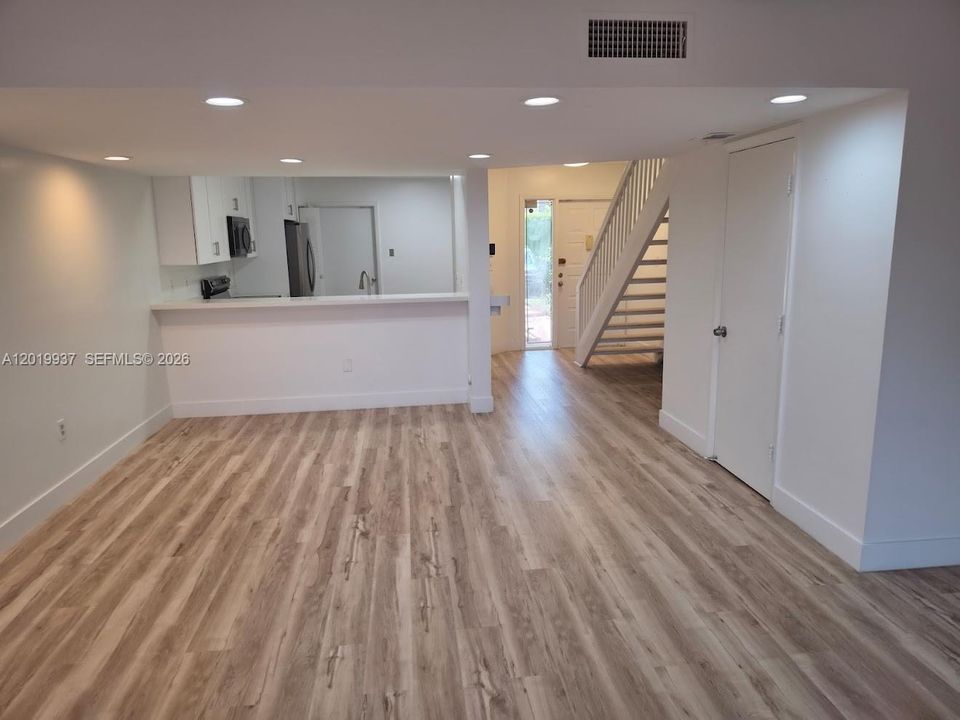 For Rent: $2,950 (2 beds, 2 baths, 1266 Square Feet)
