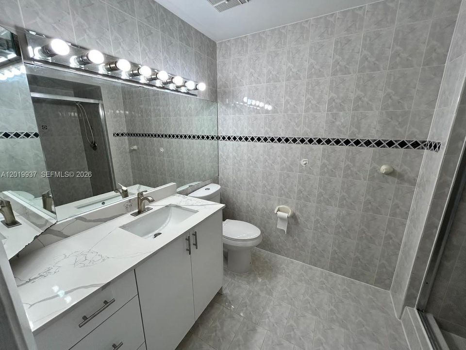 For Rent: $2,950 (2 beds, 2 baths, 1266 Square Feet)