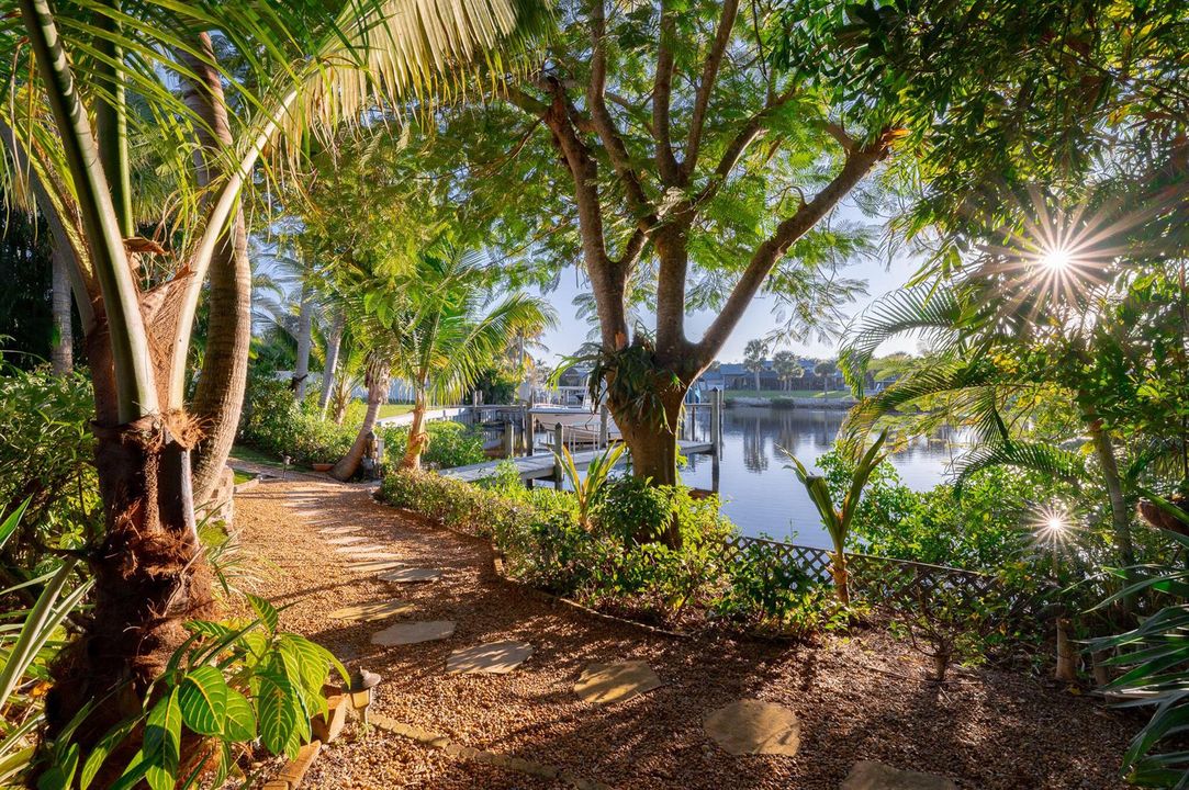 3842 SW Saint Lucie Ln, Palm City, FL 34