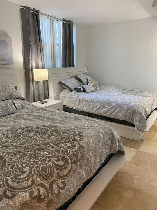 Под контрактом: $345,000 (1 спален, 1 ванн, 812 Квадратных фут)