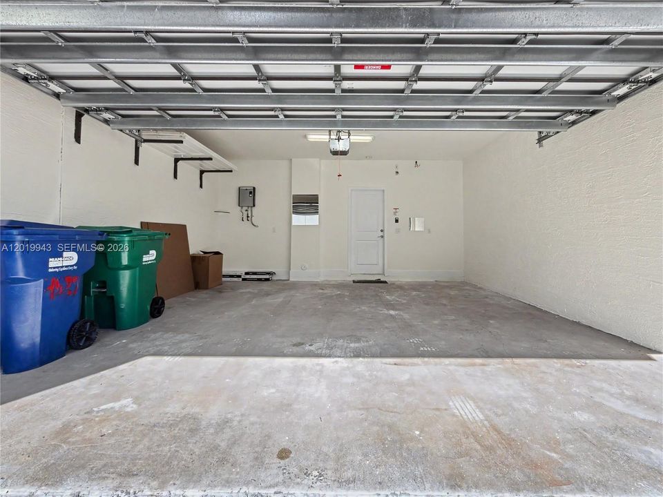 Active With Contract: $4,100 (3 beds, 2 baths, 1424 Square Feet)