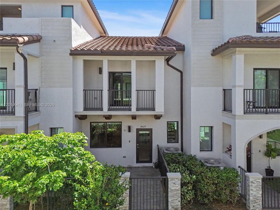 Active With Contract: $4,100 (3 beds, 2 baths, 1424 Square Feet)