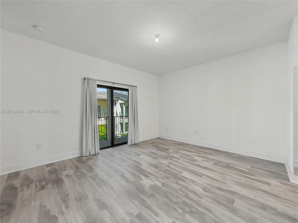 Active With Contract: $4,100 (3 beds, 2 baths, 1424 Square Feet)