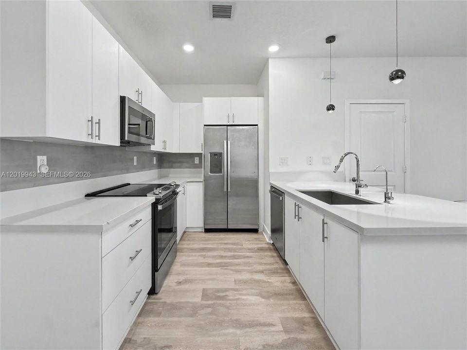 Active With Contract: $4,100 (3 beds, 2 baths, 1424 Square Feet)