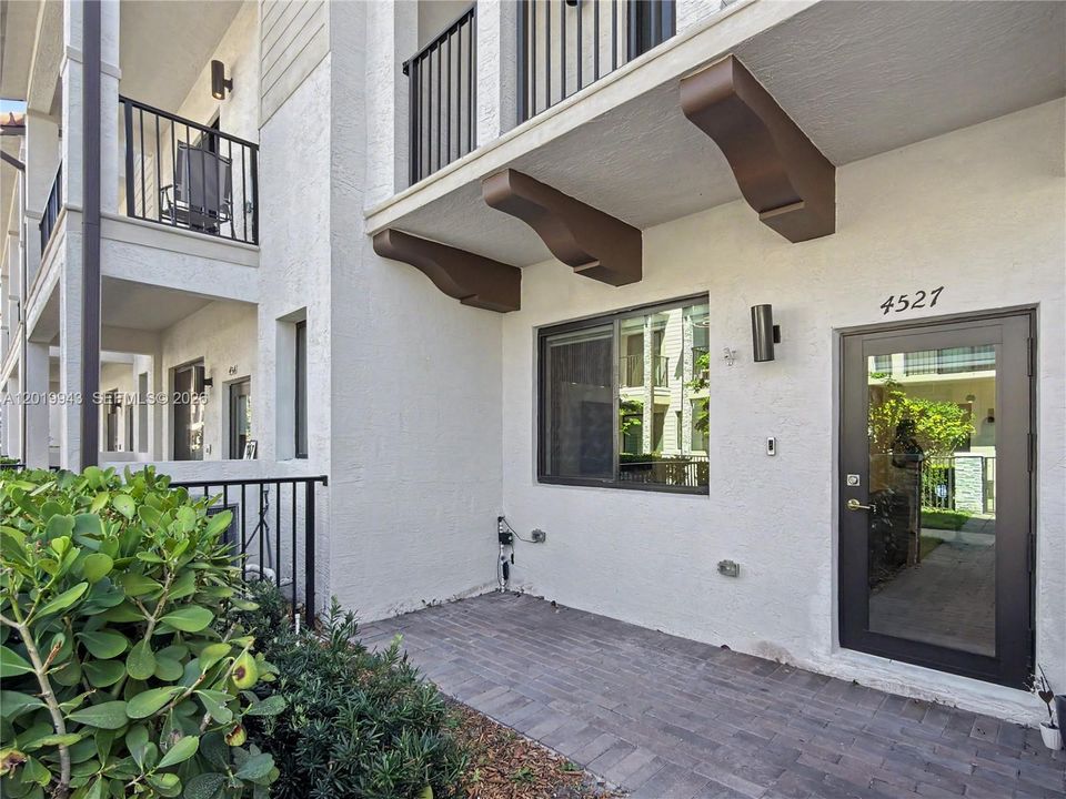 Active With Contract: $4,100 (3 beds, 2 baths, 1424 Square Feet)