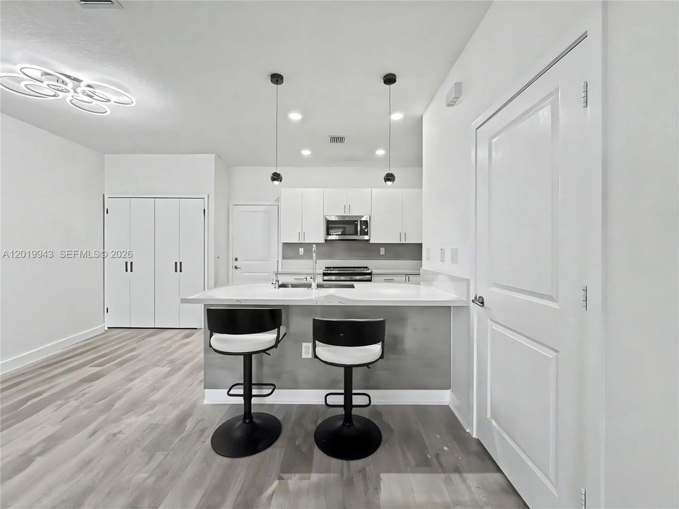 Active With Contract: $4,100 (3 beds, 2 baths, 1424 Square Feet)