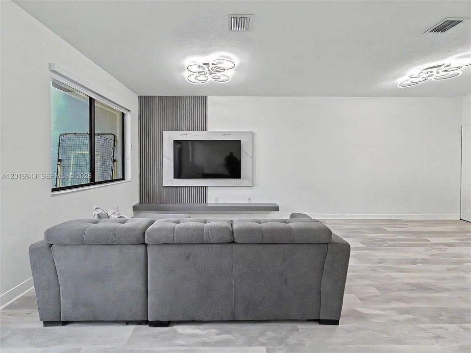 Active With Contract: $4,100 (3 beds, 2 baths, 1424 Square Feet)