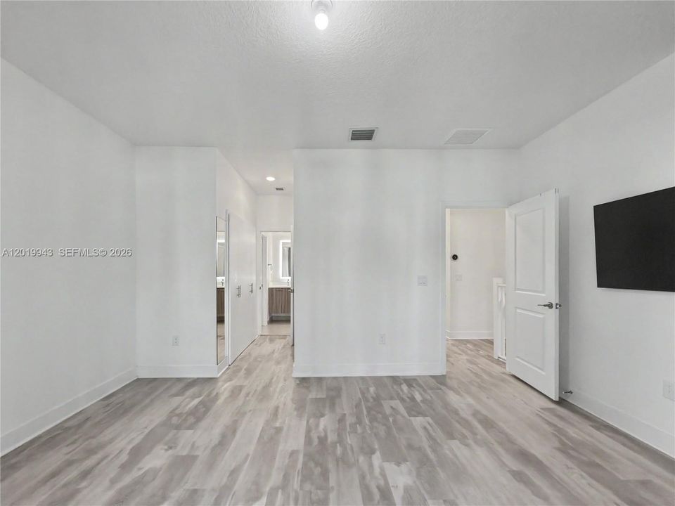 Active With Contract: $4,100 (3 beds, 2 baths, 1424 Square Feet)