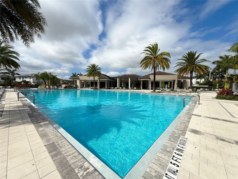 Active With Contract: $4,100 (3 beds, 2 baths, 1424 Square Feet)