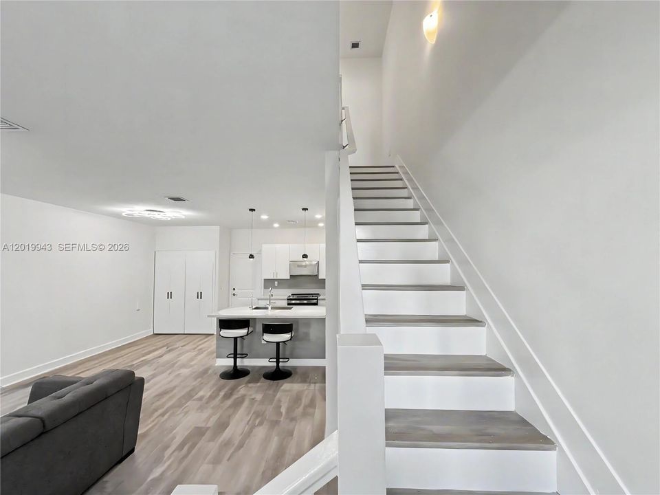 Active With Contract: $4,100 (3 beds, 2 baths, 1424 Square Feet)