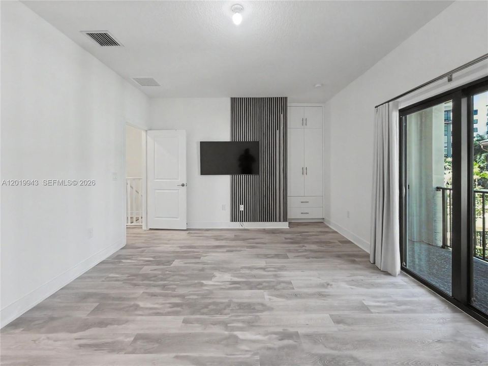 Active With Contract: $4,100 (3 beds, 2 baths, 1424 Square Feet)