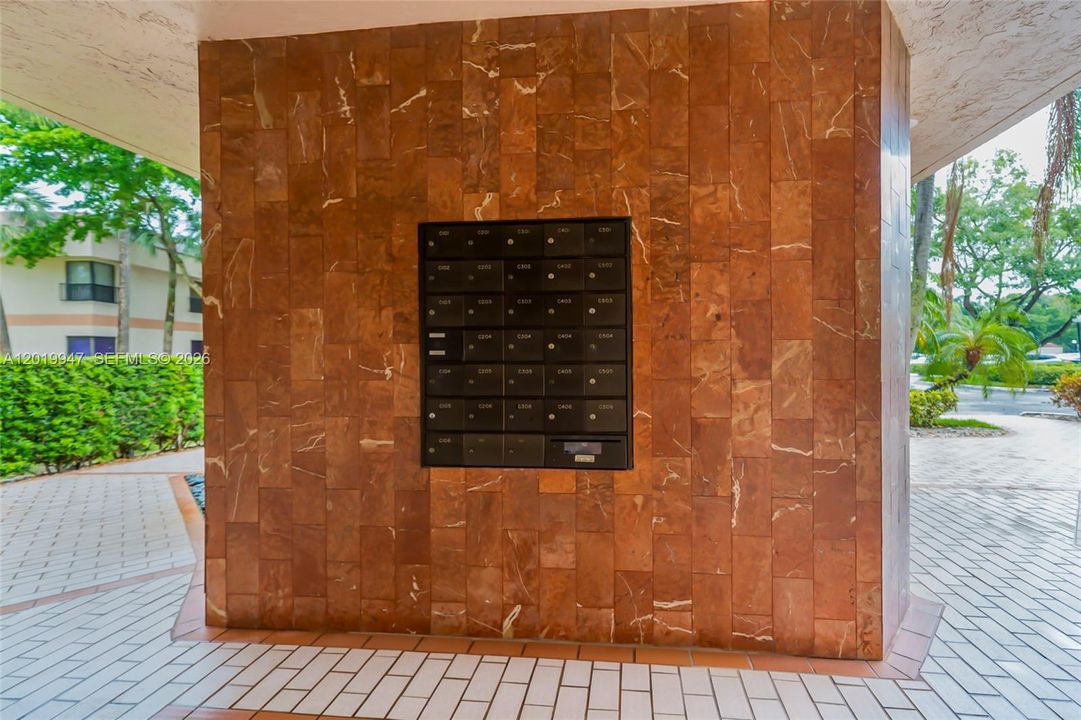 For Sale: $249,000 (2 beds, 2 baths, 1300 Square Feet)