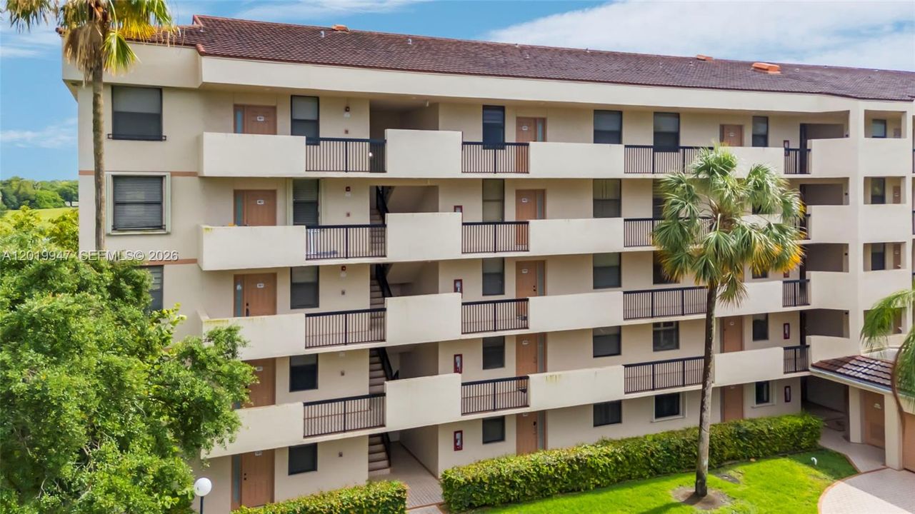 For Sale: $249,000 (2 beds, 2 baths, 1300 Square Feet)
