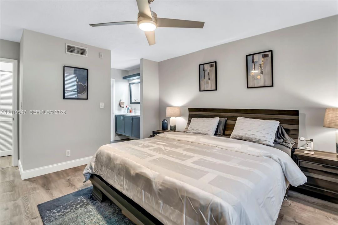 For Sale: $249,000 (2 beds, 2 baths, 1300 Square Feet)