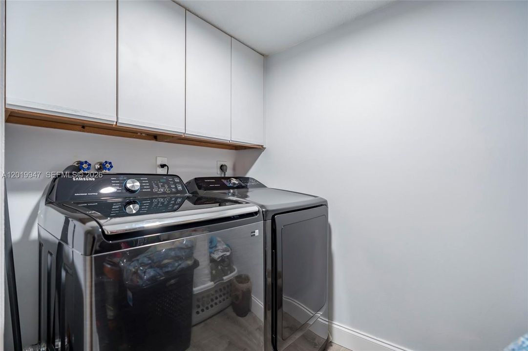For Sale: $249,000 (2 beds, 2 baths, 1300 Square Feet)