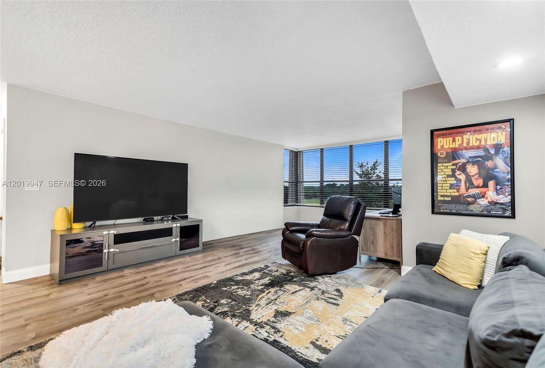 For Sale: $249,000 (2 beds, 2 baths, 1300 Square Feet)