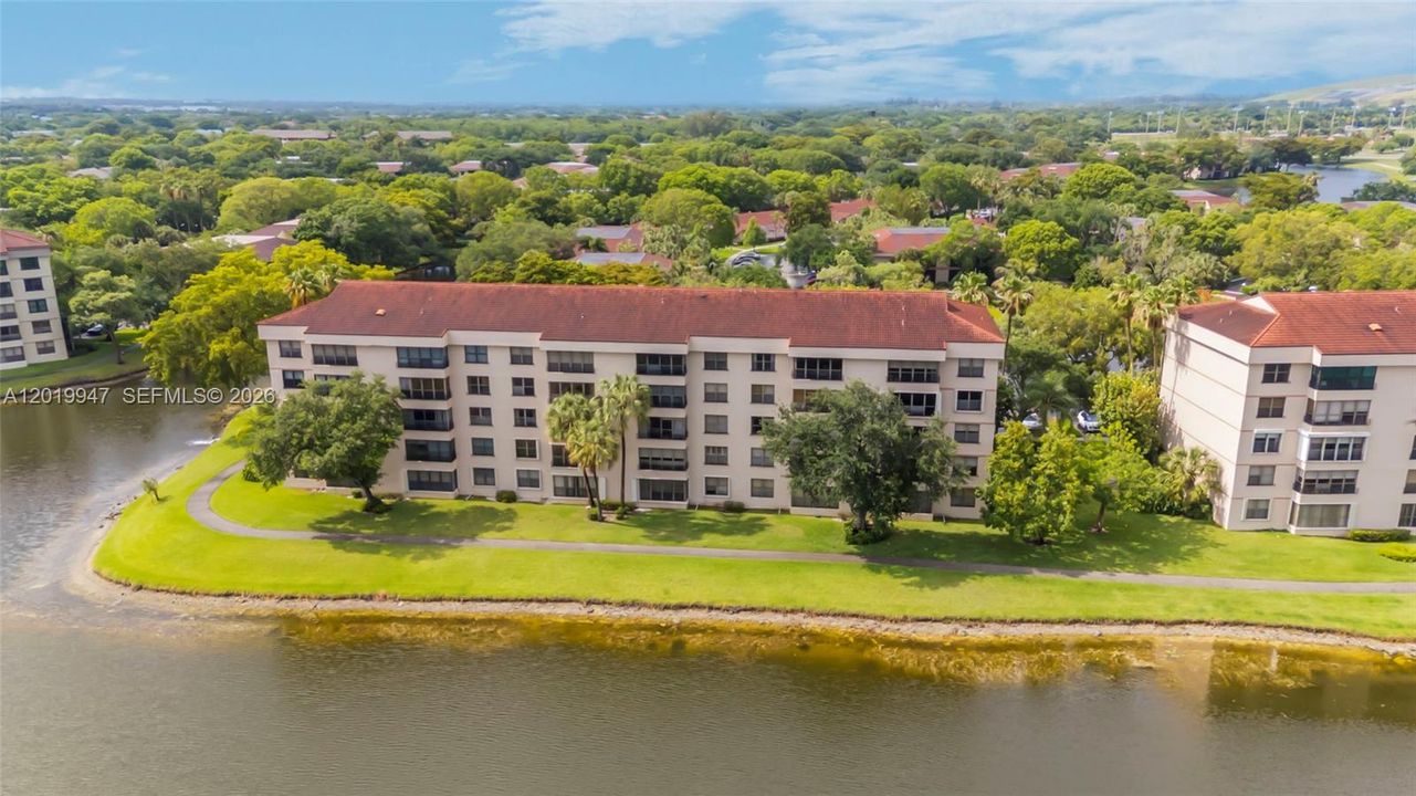 For Sale: $249,000 (2 beds, 2 baths, 1300 Square Feet)