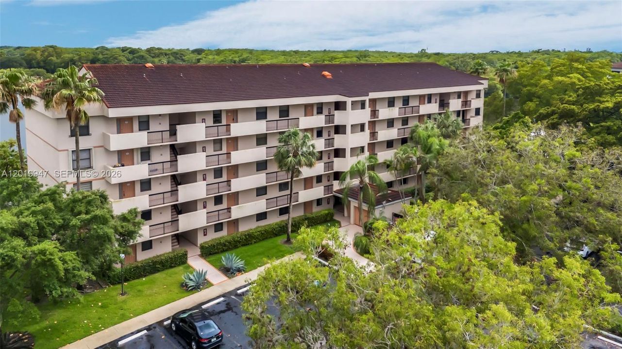 For Sale: $249,000 (2 beds, 2 baths, 1300 Square Feet)
