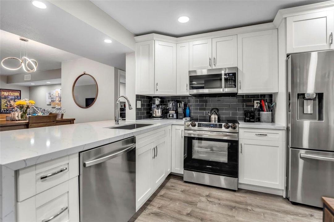 For Sale: $249,000 (2 beds, 2 baths, 1300 Square Feet)