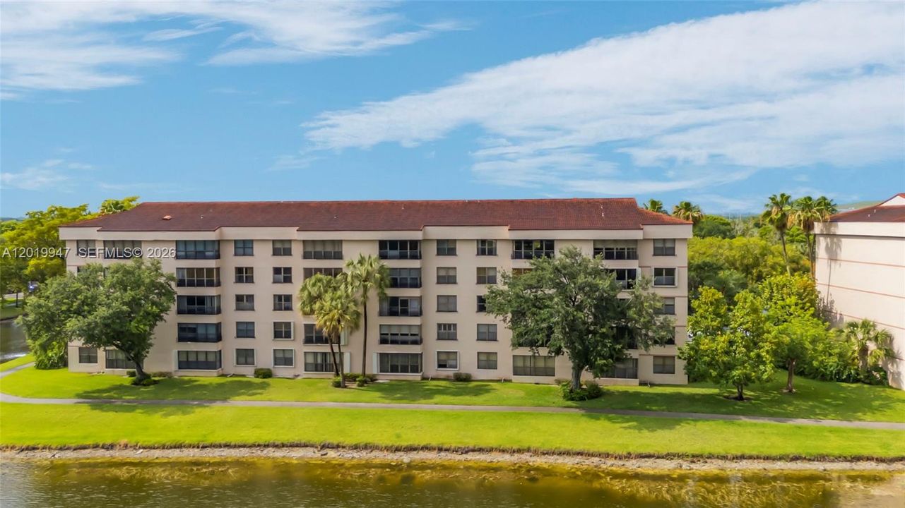 For Sale: $249,000 (2 beds, 2 baths, 1300 Square Feet)