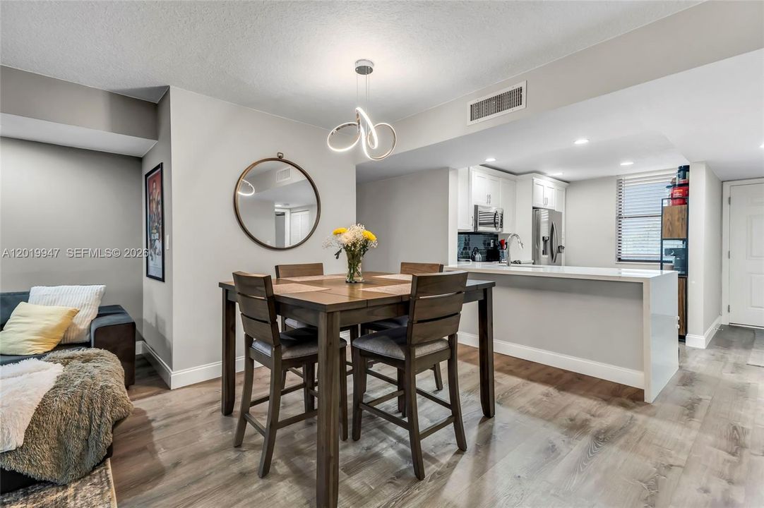 For Sale: $249,000 (2 beds, 2 baths, 1300 Square Feet)