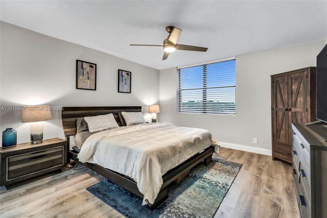 For Sale: $249,000 (2 beds, 2 baths, 1300 Square Feet)