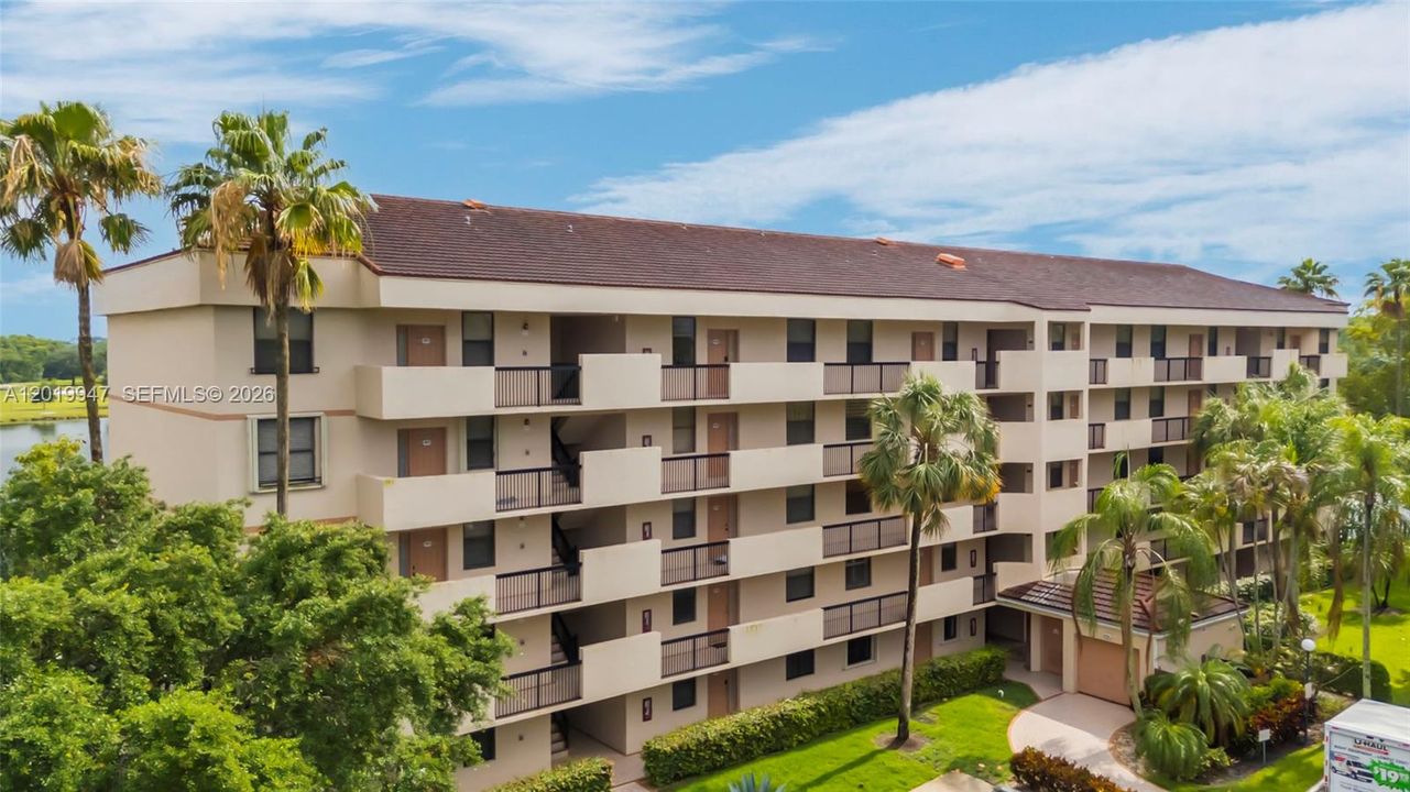 For Sale: $249,000 (2 beds, 2 baths, 1300 Square Feet)