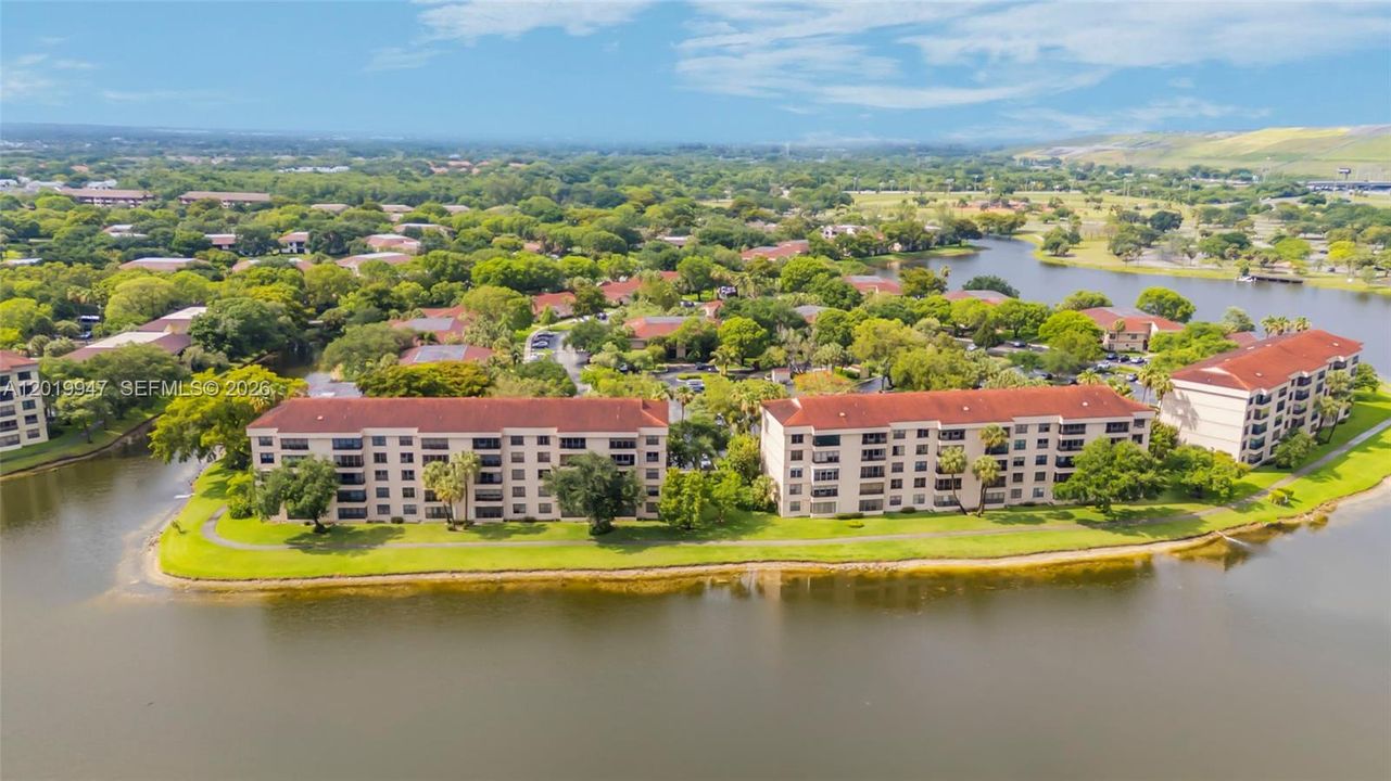 For Sale: $249,000 (2 beds, 2 baths, 1300 Square Feet)