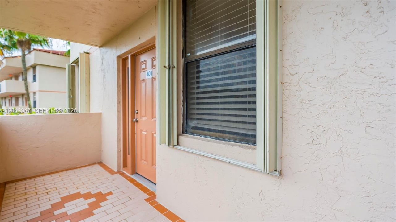 For Sale: $249,000 (2 beds, 2 baths, 1300 Square Feet)