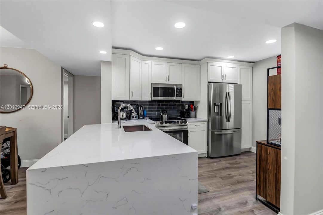 For Sale: $249,000 (2 beds, 2 baths, 1300 Square Feet)