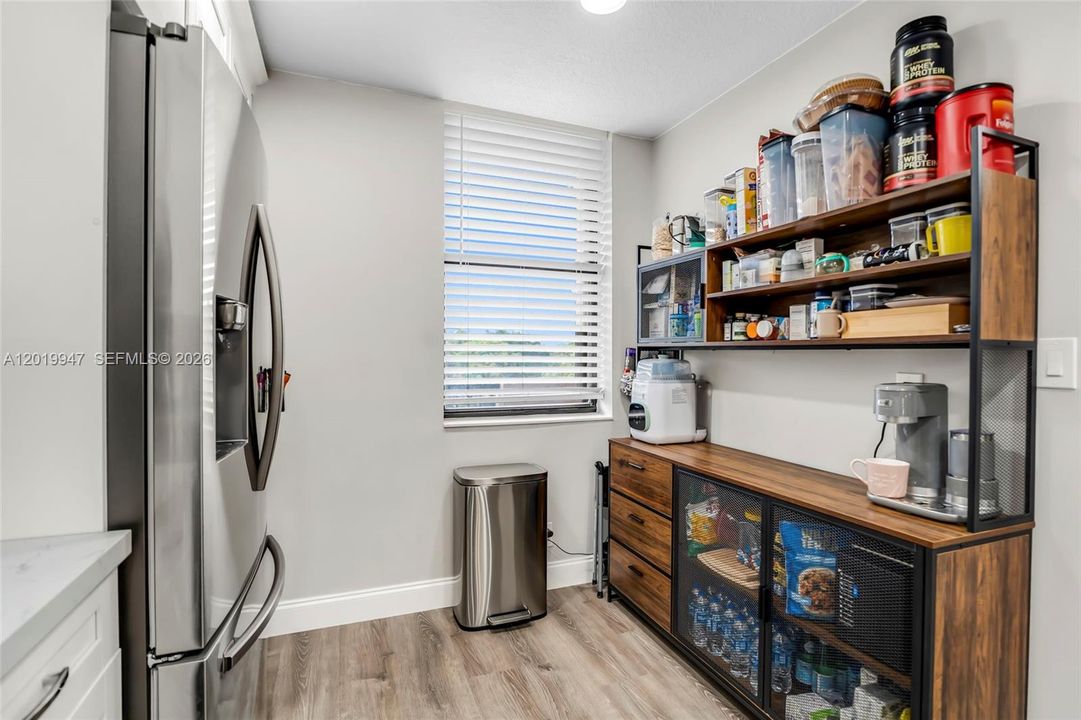 For Sale: $249,000 (2 beds, 2 baths, 1300 Square Feet)