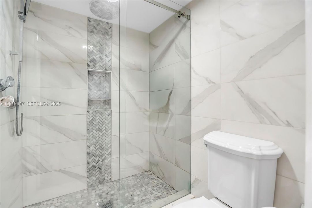 For Sale: $249,000 (2 beds, 2 baths, 1300 Square Feet)