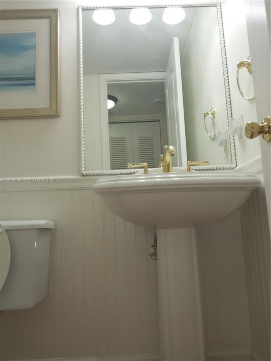 For Sale: $69,800 (1 beds, 1 baths, 702 Square Feet)