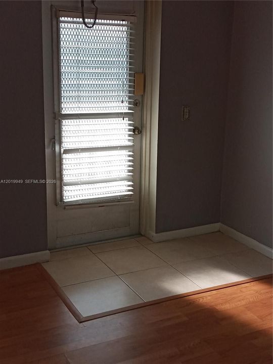 For Sale: $69,800 (1 beds, 1 baths, 702 Square Feet)