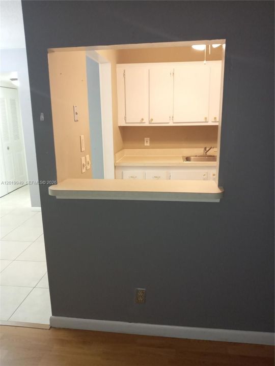 For Sale: $69,800 (1 beds, 1 baths, 702 Square Feet)