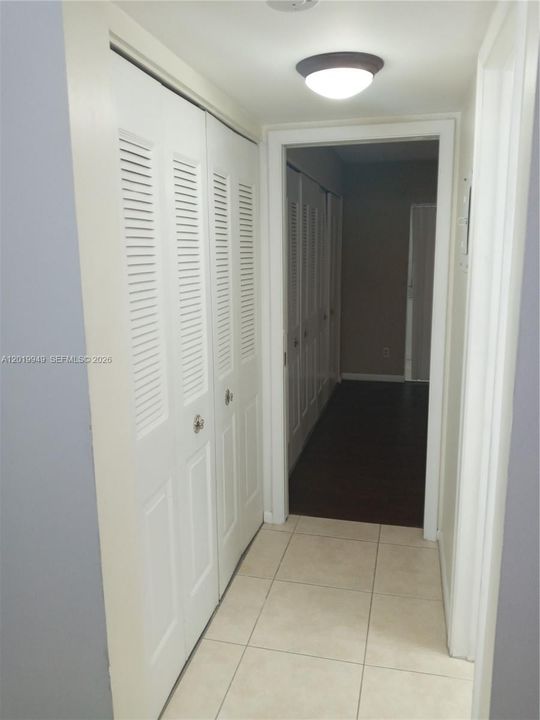 For Sale: $69,800 (1 beds, 1 baths, 702 Square Feet)