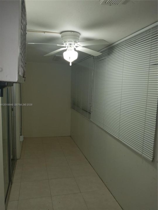 For Sale: $69,800 (1 beds, 1 baths, 702 Square Feet)