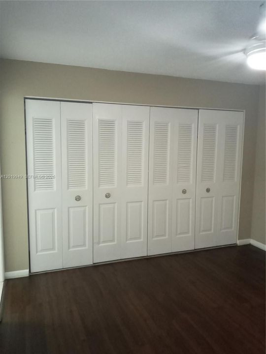 For Sale: $69,800 (1 beds, 1 baths, 702 Square Feet)