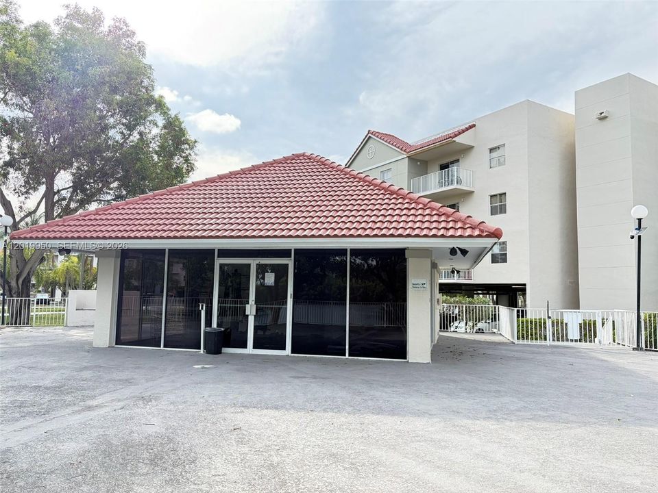 Active With Contract: $1,700 (1 beds, 1 baths, 760 Square Feet)
