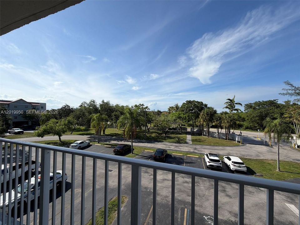 Active With Contract: $1,700 (1 beds, 1 baths, 760 Square Feet)