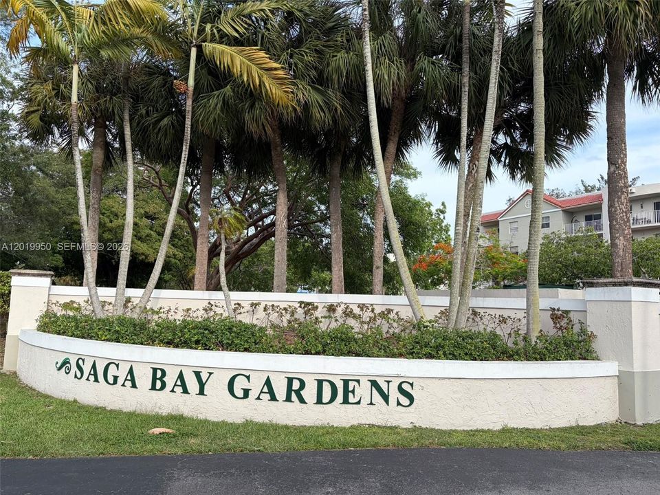 Active With Contract: $1,700 (1 beds, 1 baths, 760 Square Feet)
