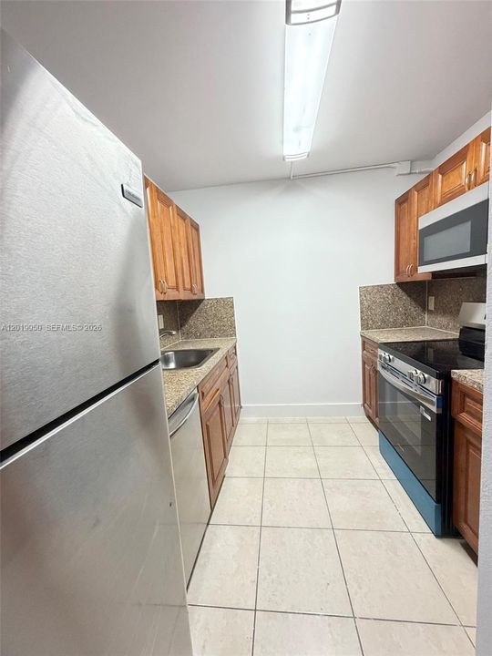 Active With Contract: $1,700 (1 beds, 1 baths, 760 Square Feet)